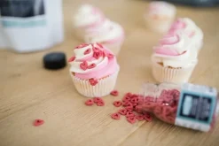 BrandNewCake Confetti Open Hartjes Rood 50gr. Online