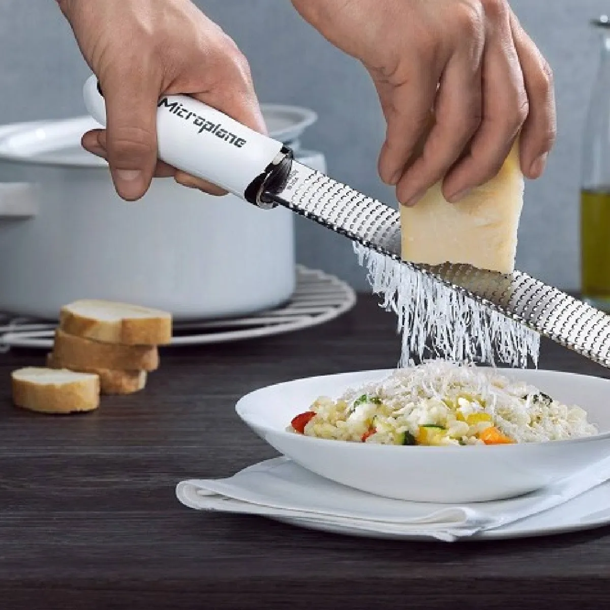 Microplane Rasp Zester Wit** Outlet