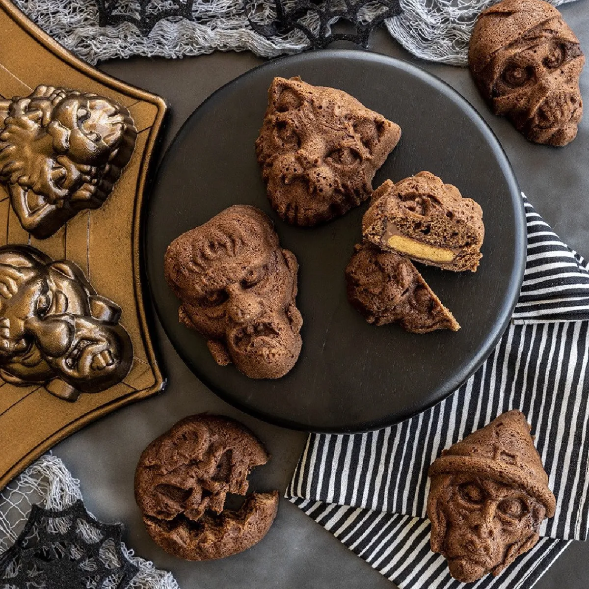 Nordic Ware Monster Mask Bakvorm